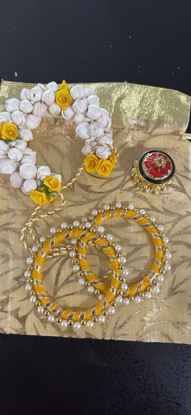Indian desi favors, combo sets for gifting, ships from Australia, pack of gajra, potli, bangles, sindoor dabbi for gifting